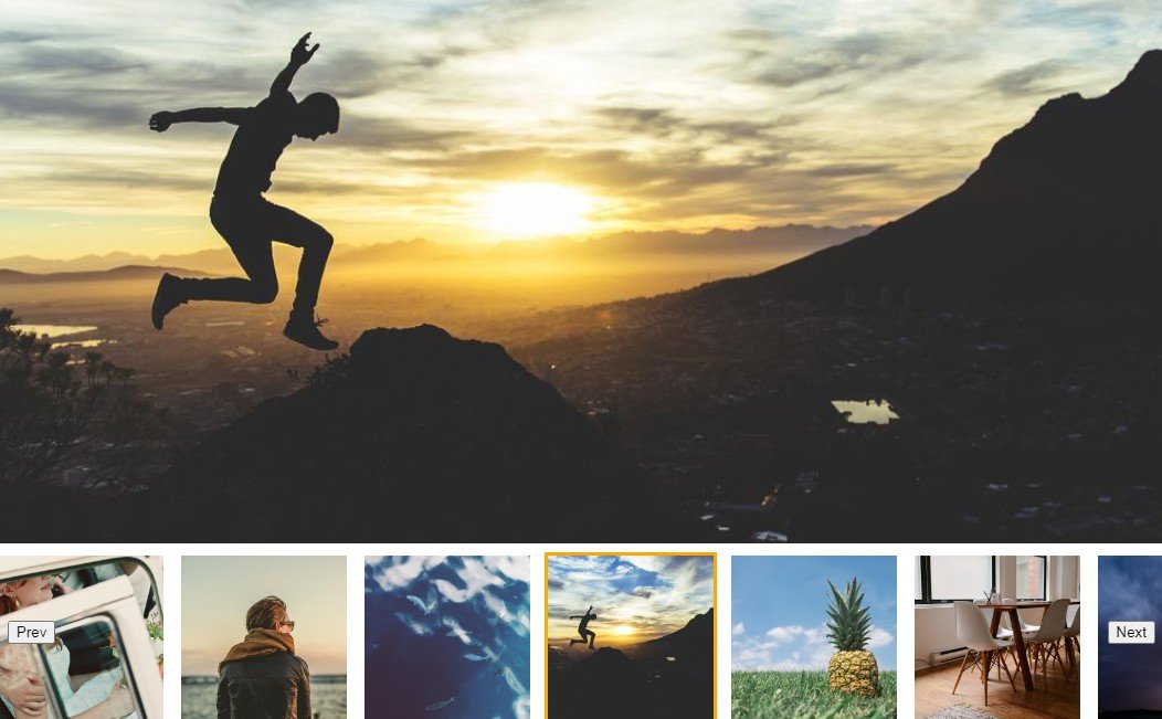 A simple image carousel built with React