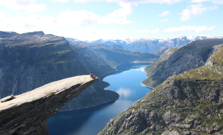 A simple portfolio and blog, built in Next with Tailwind CSS